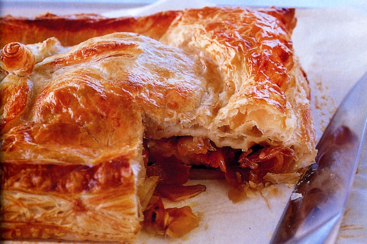 Flaky and Delicious: Try Our Easy Vegetarian Puff Pastry Pie